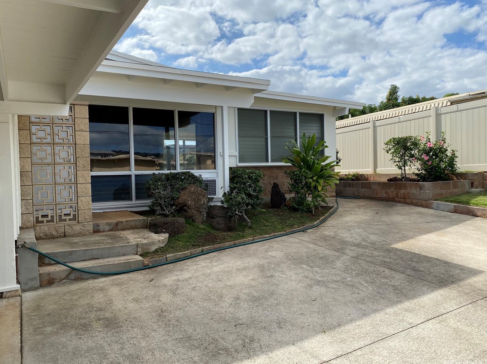 717 Hooluu St, Pearl City, HI 96782-2145