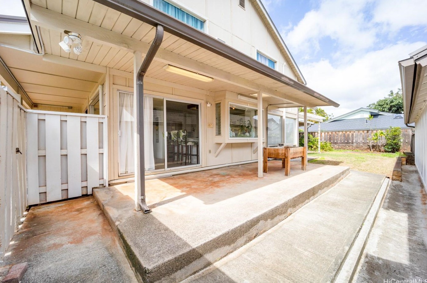 94-842 Penakii Way, Waipahu HI  96797-4046 exterior