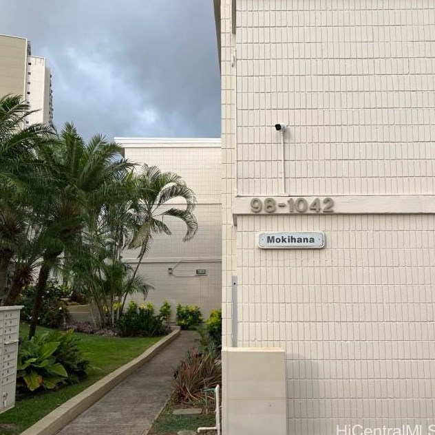 98-1042 Moanalua Rd #2-203, Aiea, HI 96701