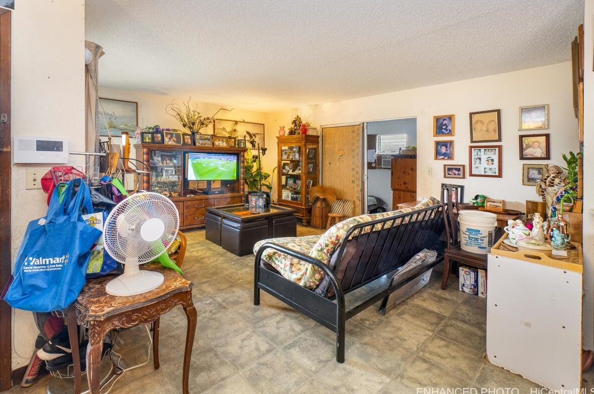 94-633 Kaiewa St, Waipahu, HI 96797-1247