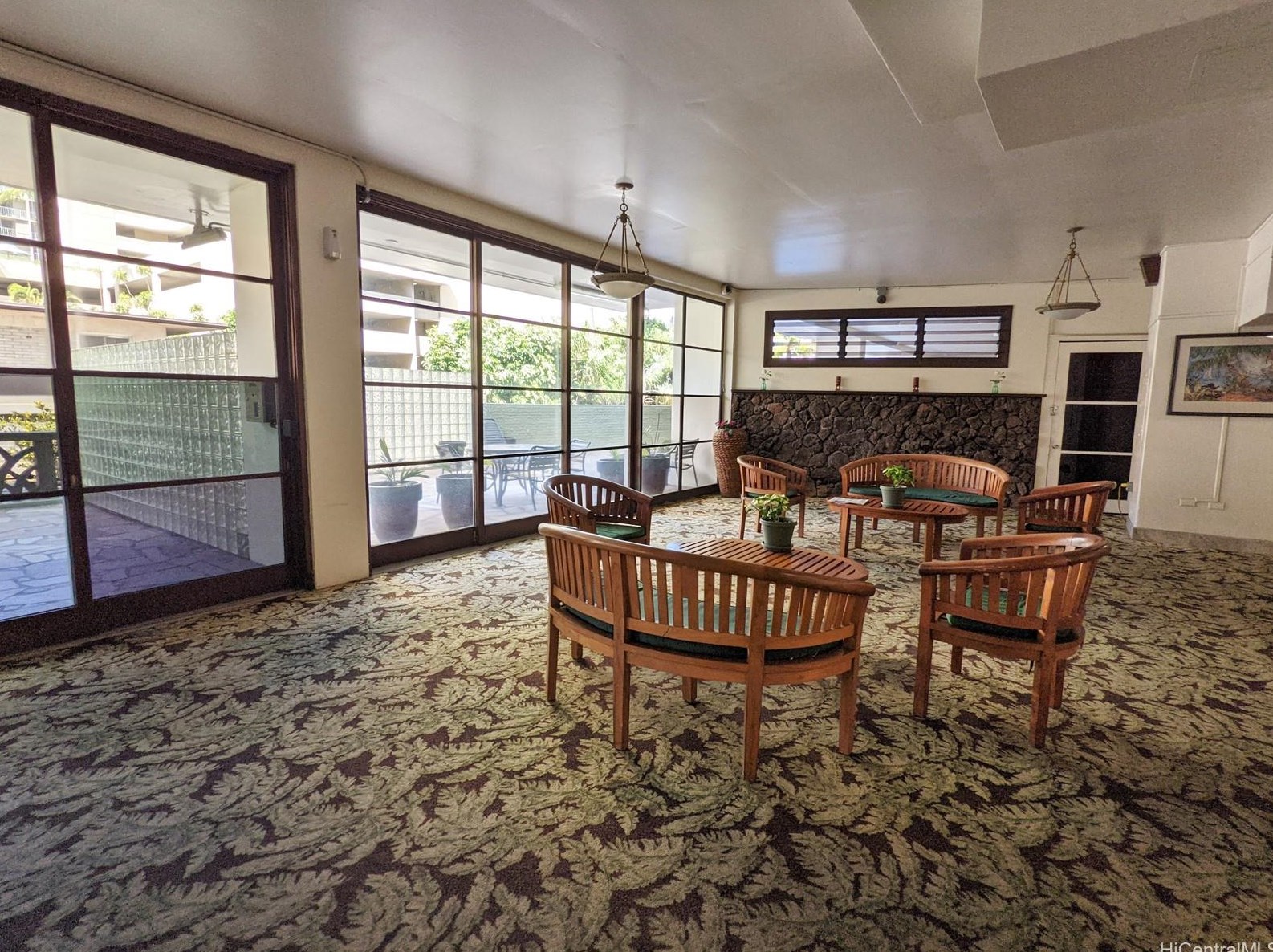 445 Kaiolu St, Honolulu HI 96815-2276 exterior