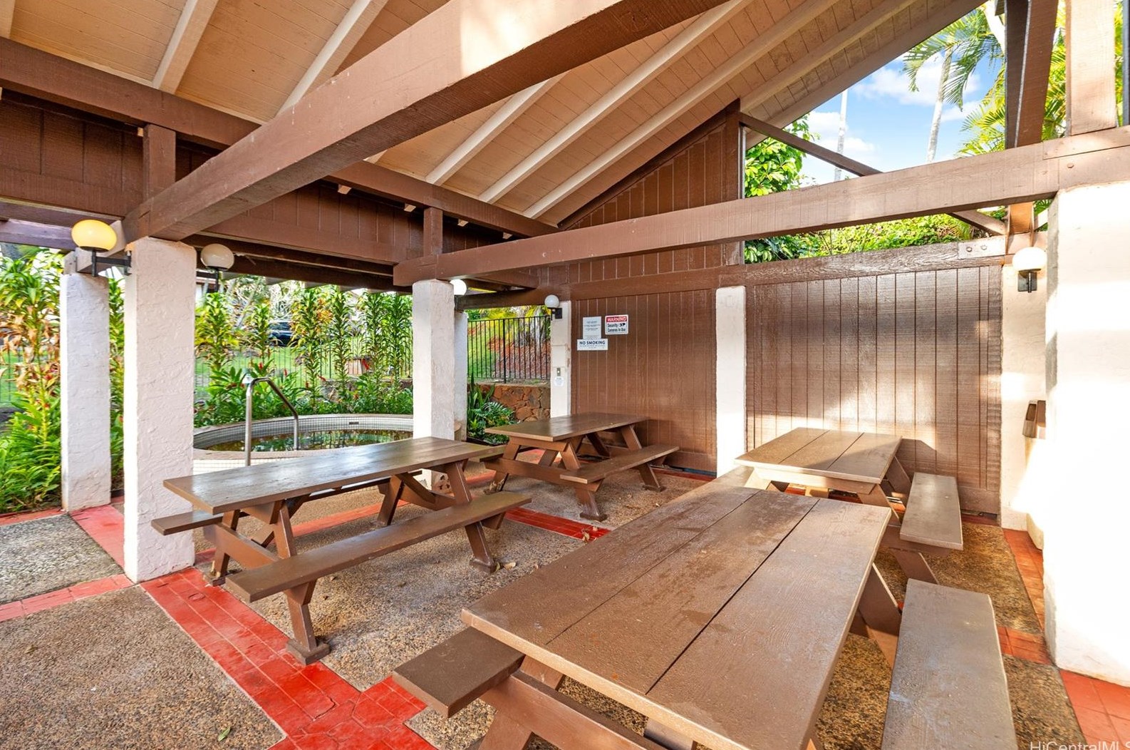 98-1798 Kaahumanu St, Pearl City HI  96782-1839 exterior