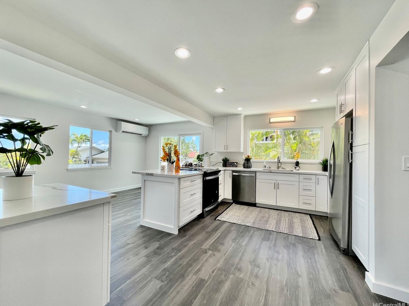1098 Kahului St, Honolulu HI  96825-2915 exterior