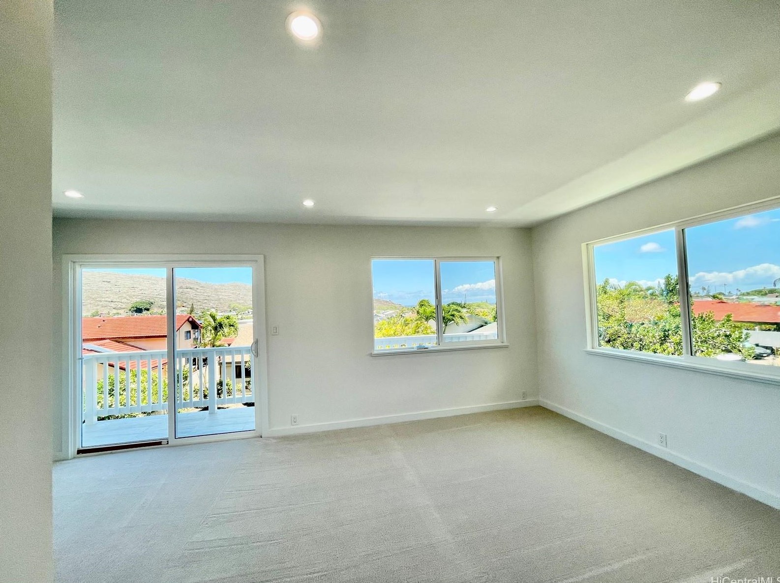 1098 Kahului St, Honolulu HI  96825-2915 exterior