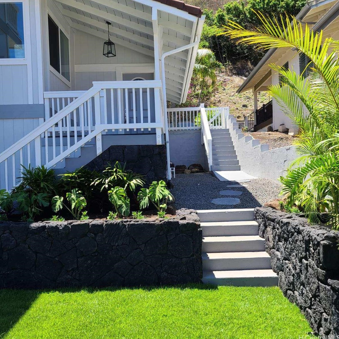 1098 Kahului St, Honolulu HI  96825-2915 exterior