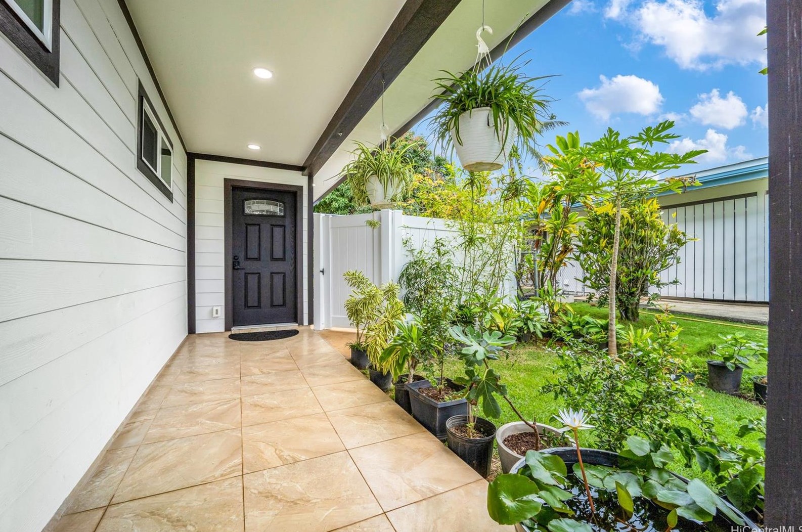 1379 Manu Aloha St, Kailua, HI 96734-4315