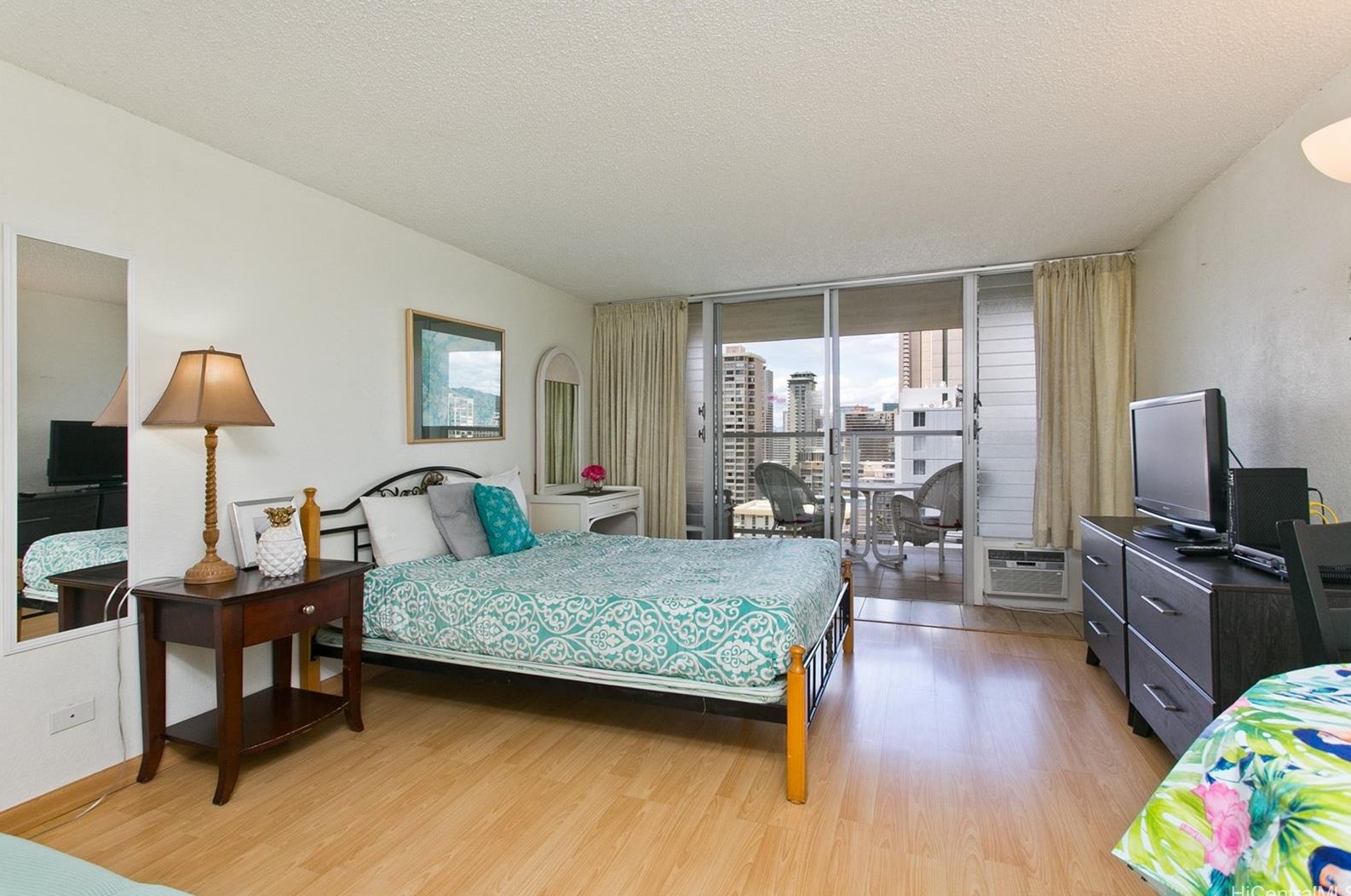 445 Seaside Ave #1906, Honolulu, HI 96815
