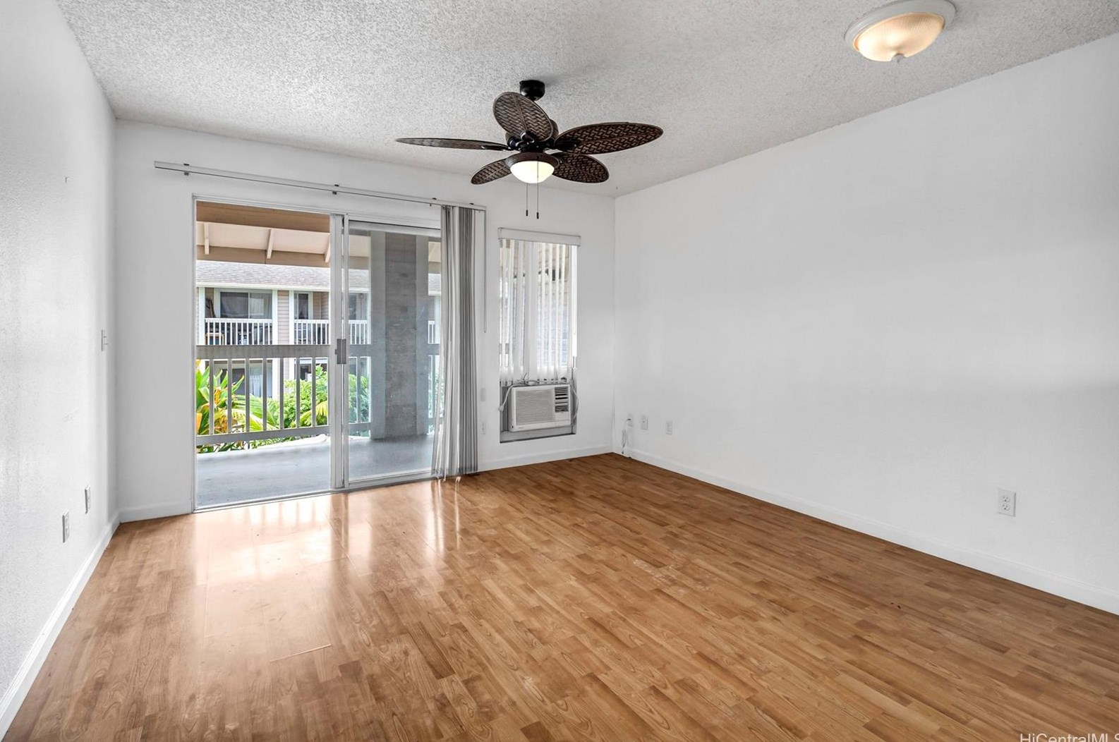 94-515 Lumiaina St #l202, Waipahu, HI 96797