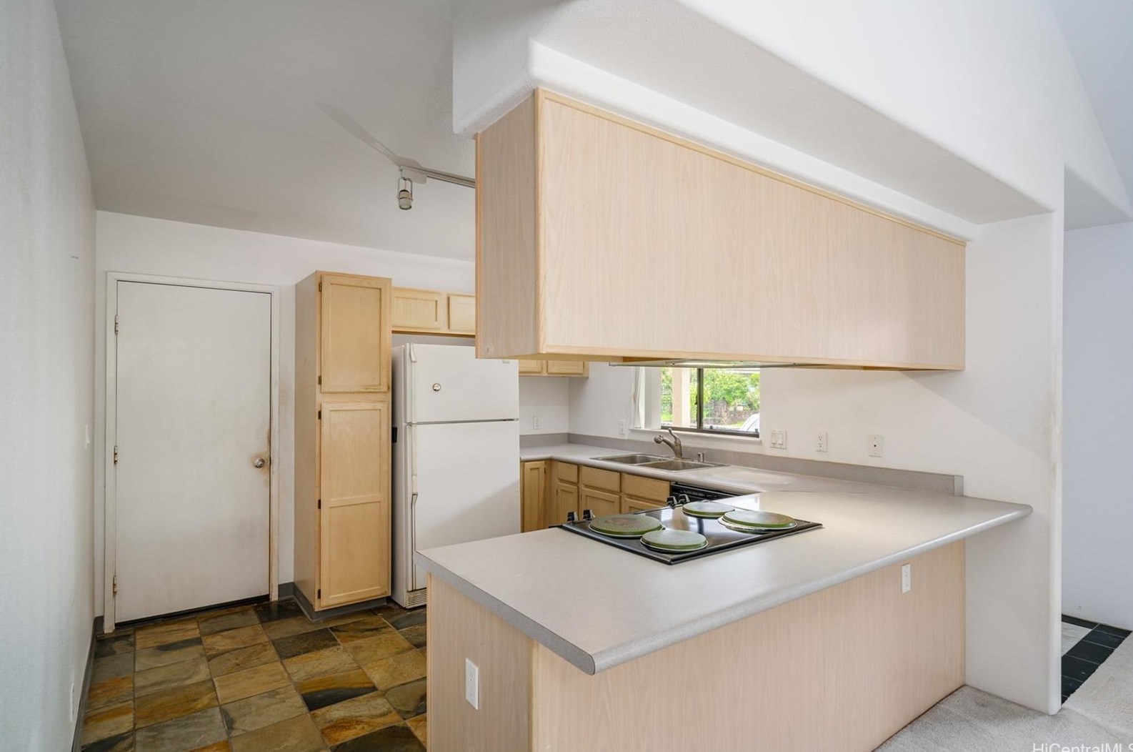 94-1015 Kamiki St, Waipahu, HI 96797