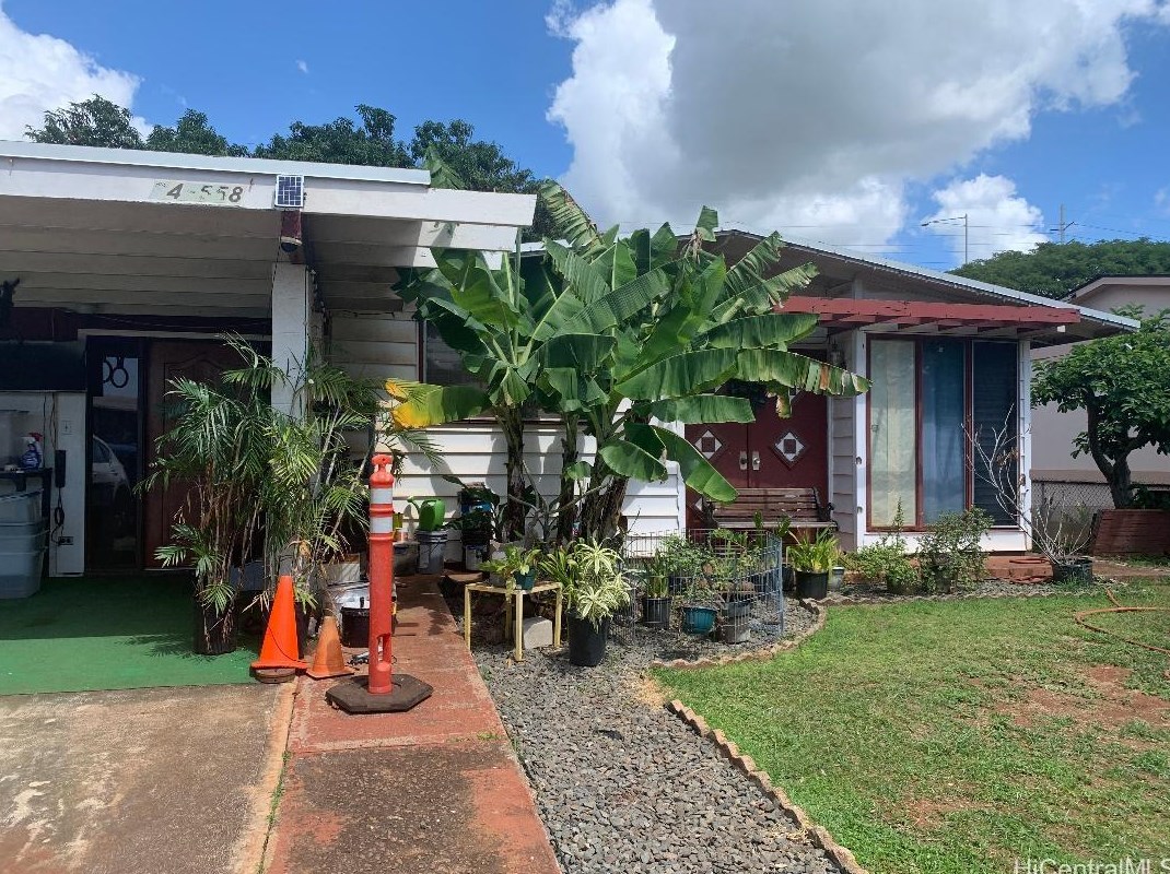 94558 Kipou St, Waipahu, HI 96797-1324