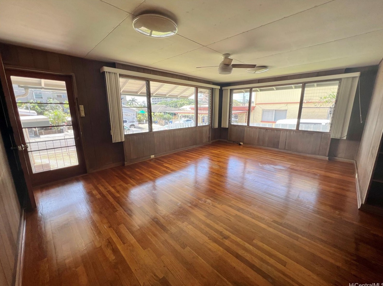 941052 Nalii St, Waipahu, HI 96797