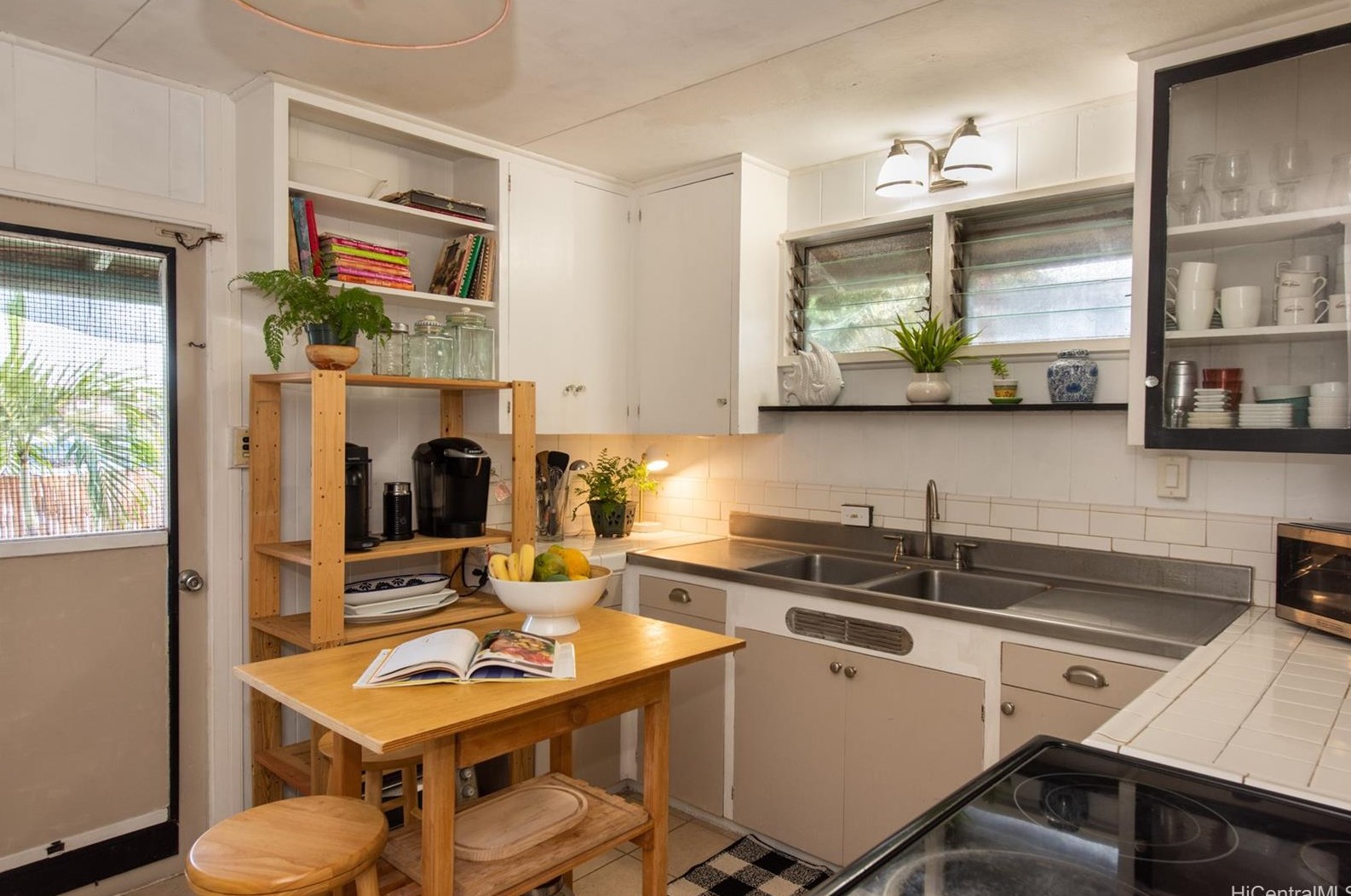 1057 Puu Alani Way, Pearl City, HI 96782