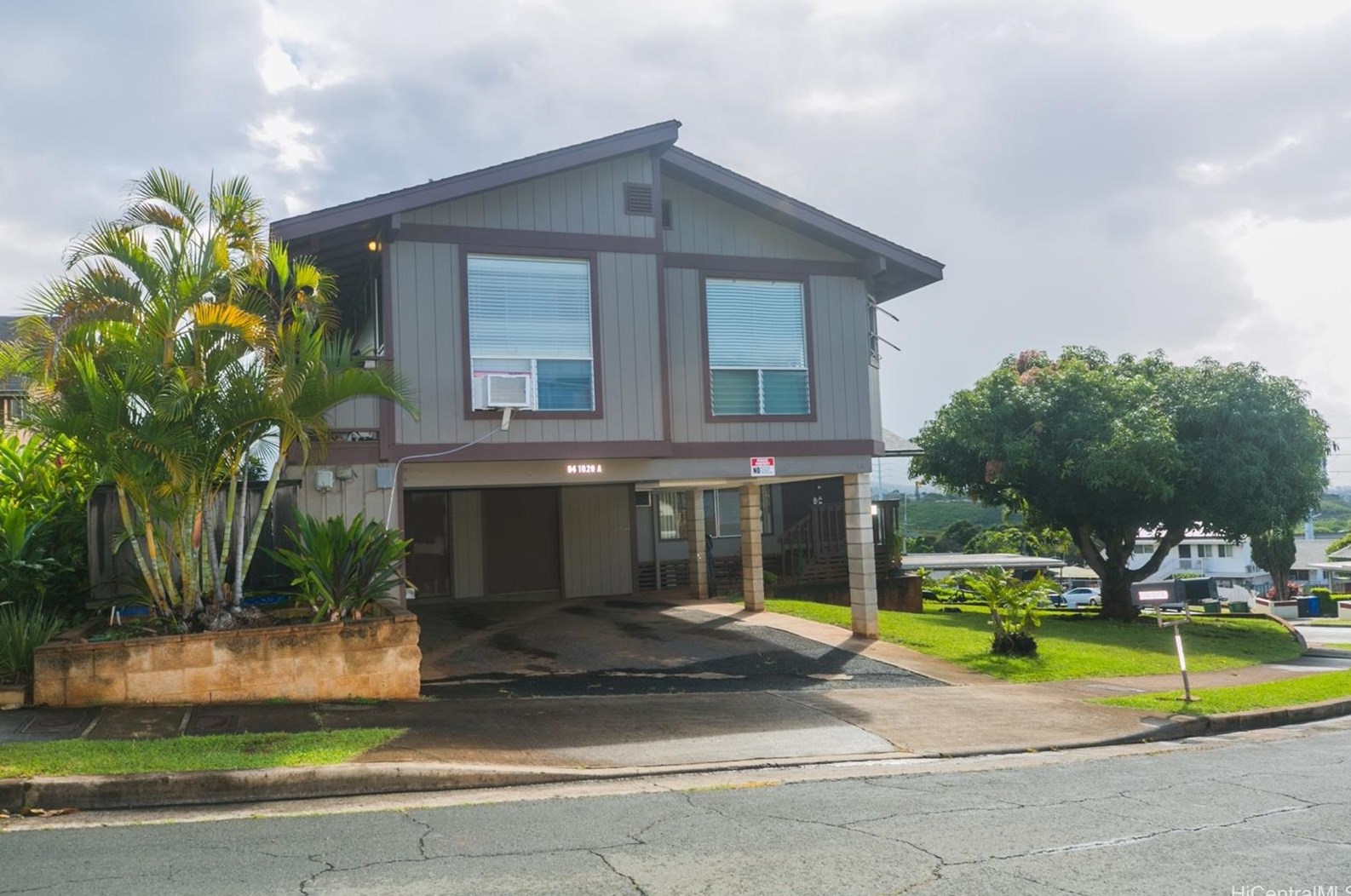 94-1020 Lumihoahu St, Waipahu, HI 96797-3924