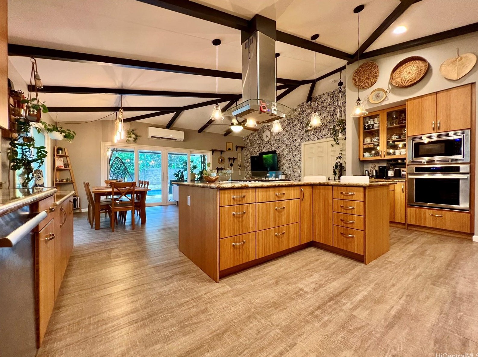 1218 Ulupii St, Kailua, HI 96734