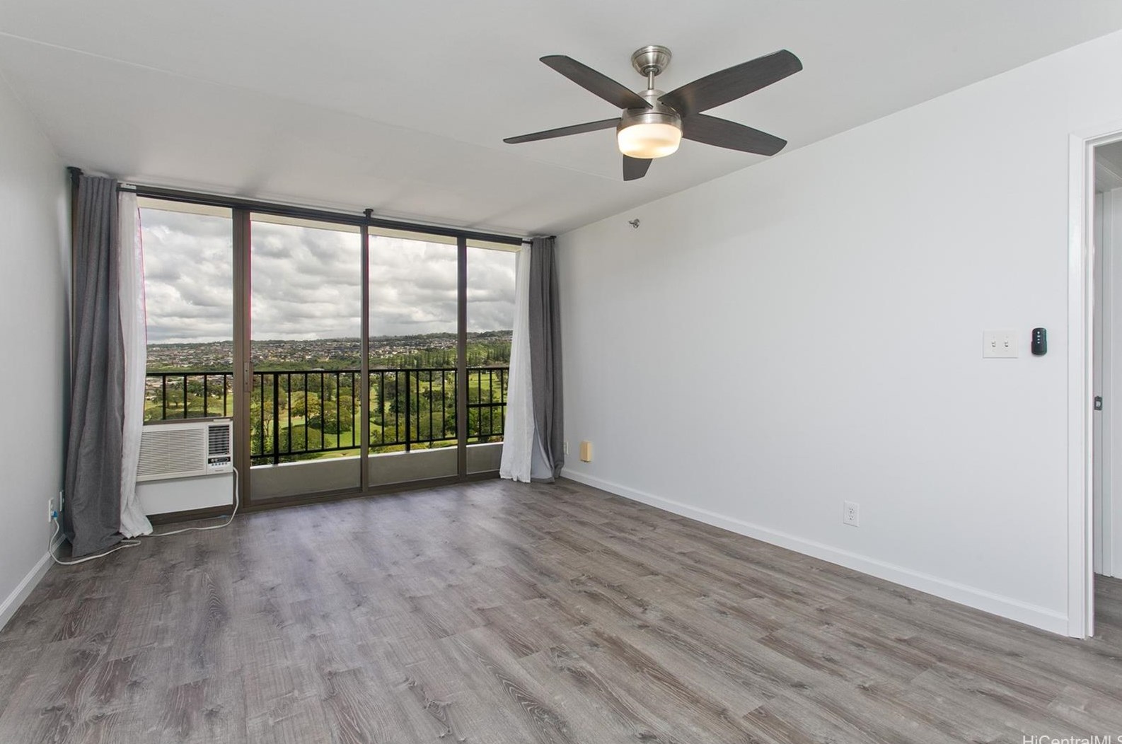 98-402 Koauka Loop #2303, Aiea, HI 96701