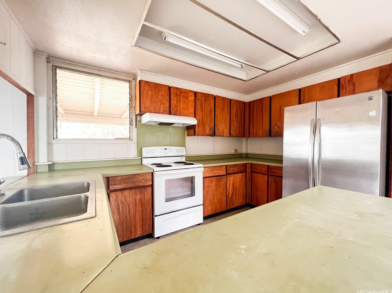 1749 Kaweloka Pl, Pearl City HI  96782-1511 exterior