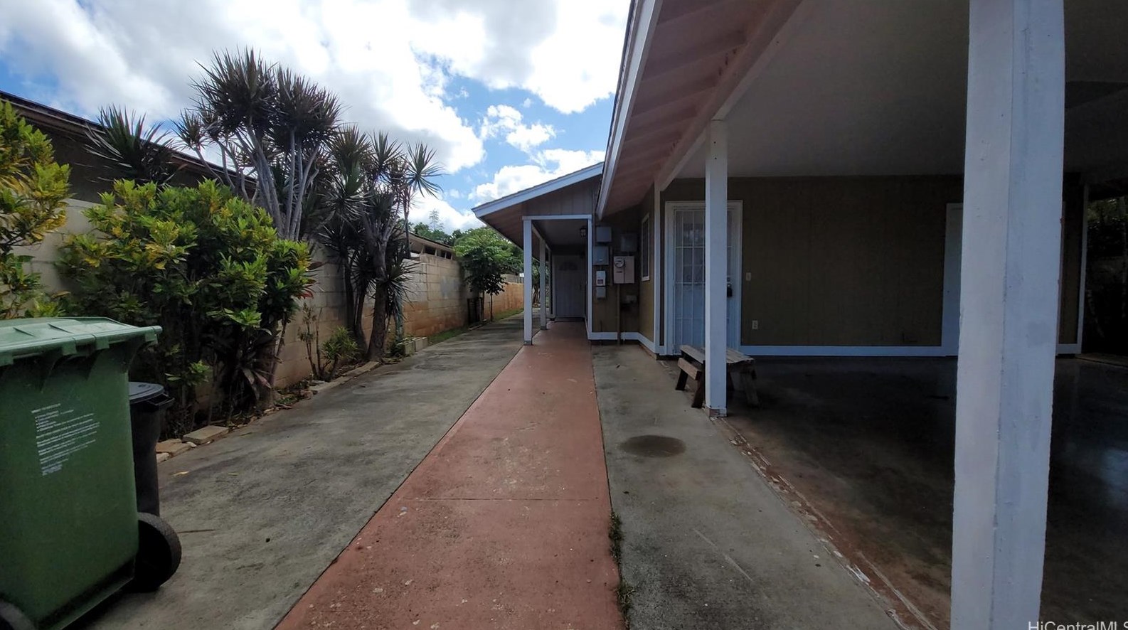 94-647 Kupuna Loop, Waipahu, HI 96797-1152