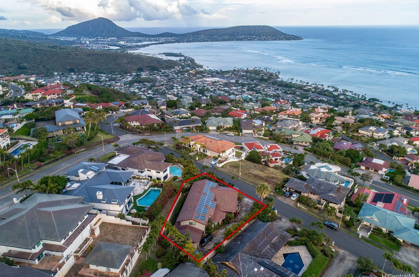 550 Kahiau Loop, Honolulu HI  96821-2538 exterior