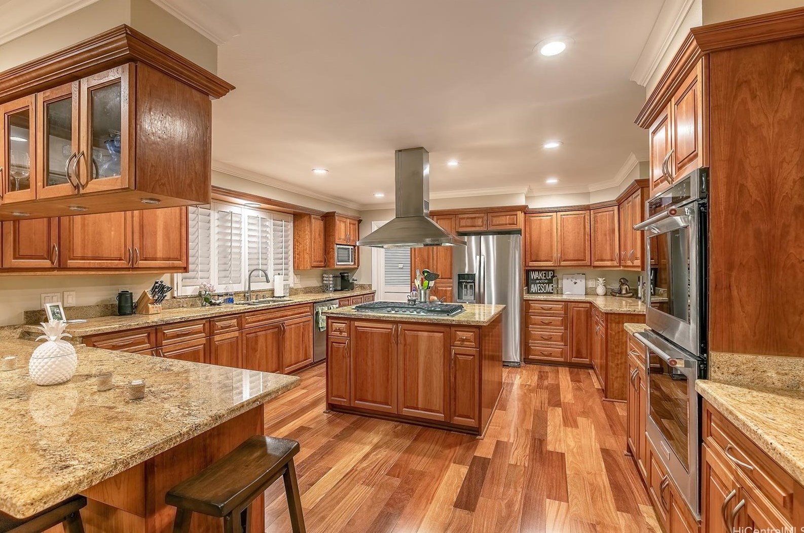 550 Kahiau Loop, Honolulu HI  96821-2538 exterior