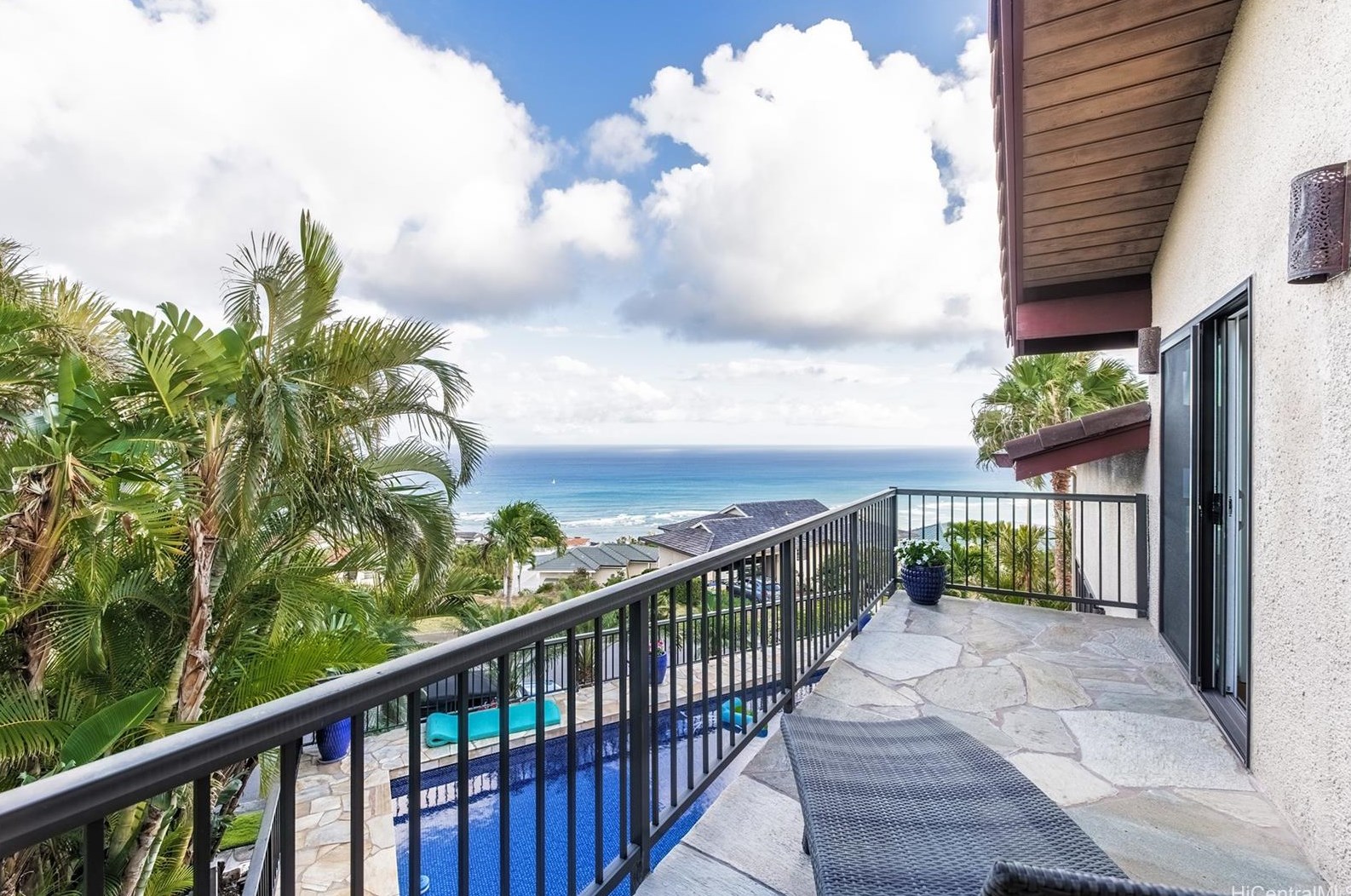 550 Kahiau Loop, Honolulu HI  96821-2538 exterior