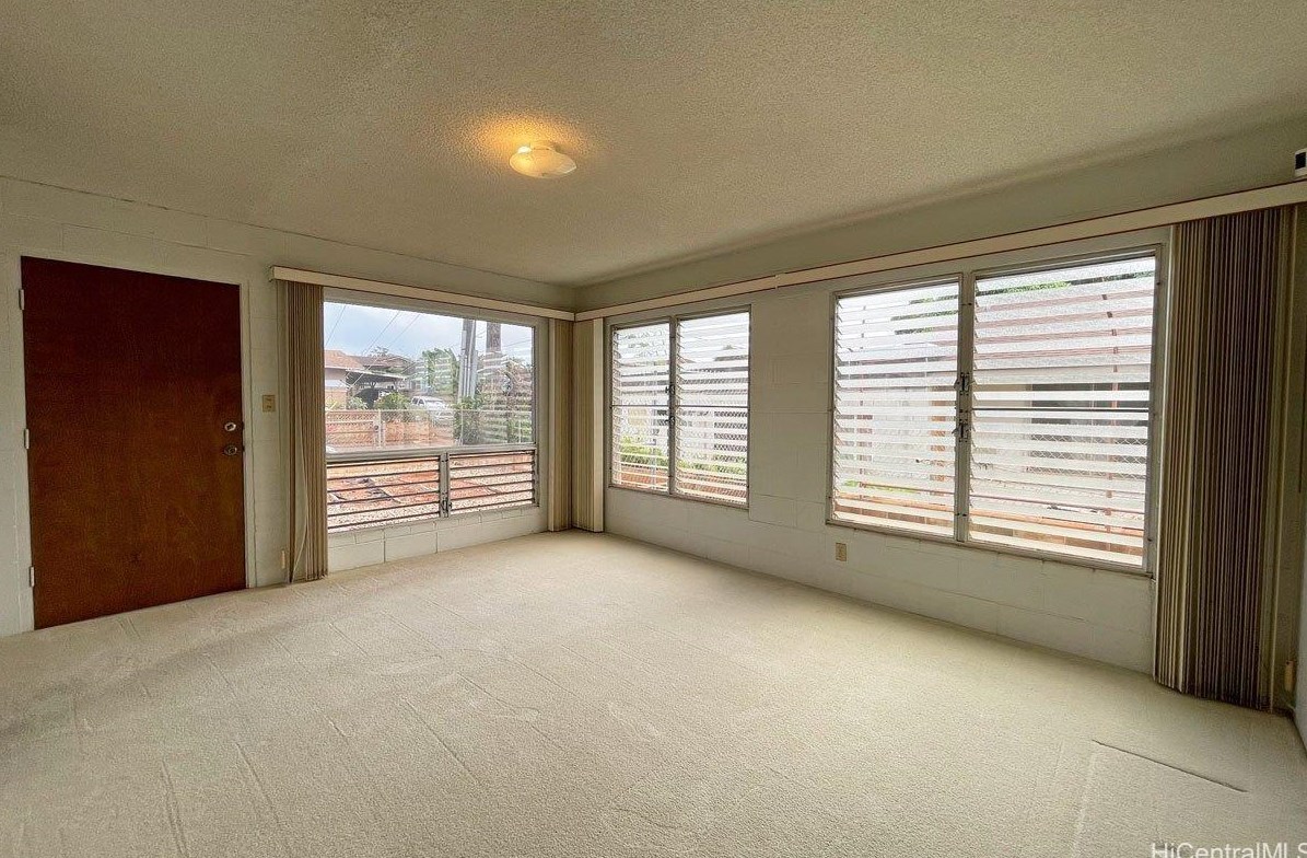 94-1053 Hiapo St, Waipahu, HI 96797