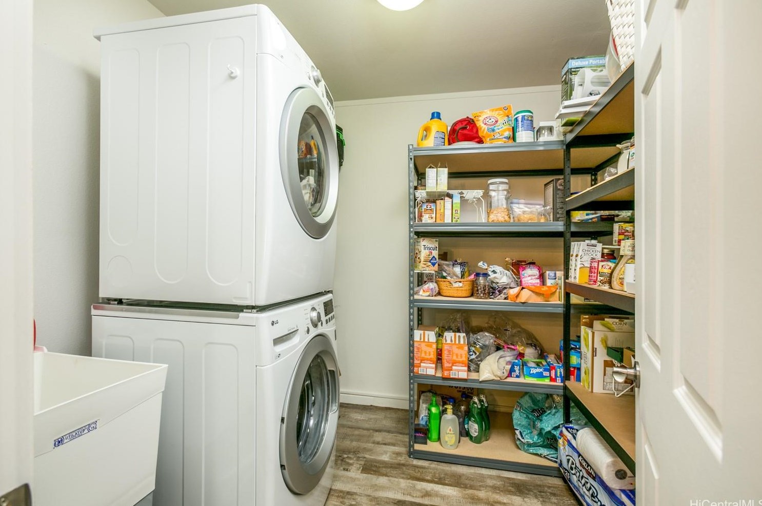 1085 Lunaai St, Kailua, HI 96734