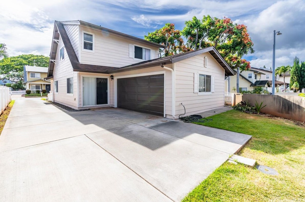 941055 Pumaia Pl, Waipahu, HI 96797-5701