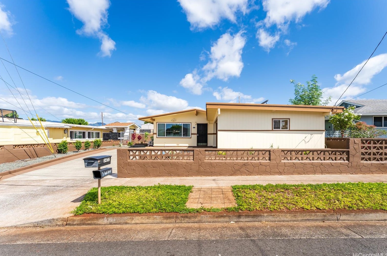 1472 Kuahaka St, Pearl City, HI 96782-1966