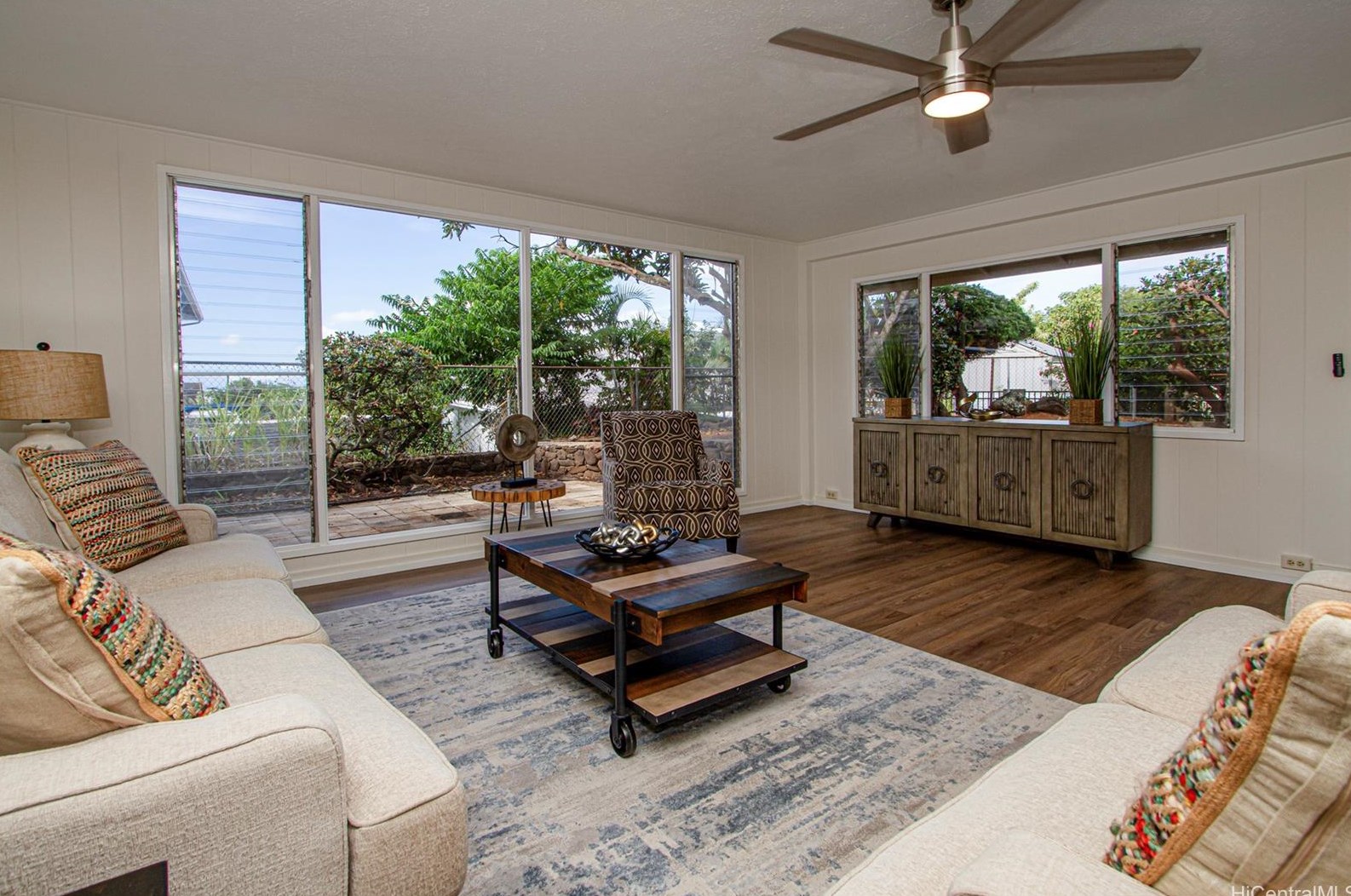 1741 Palamoi St, Pearl City, HI 96782-1561