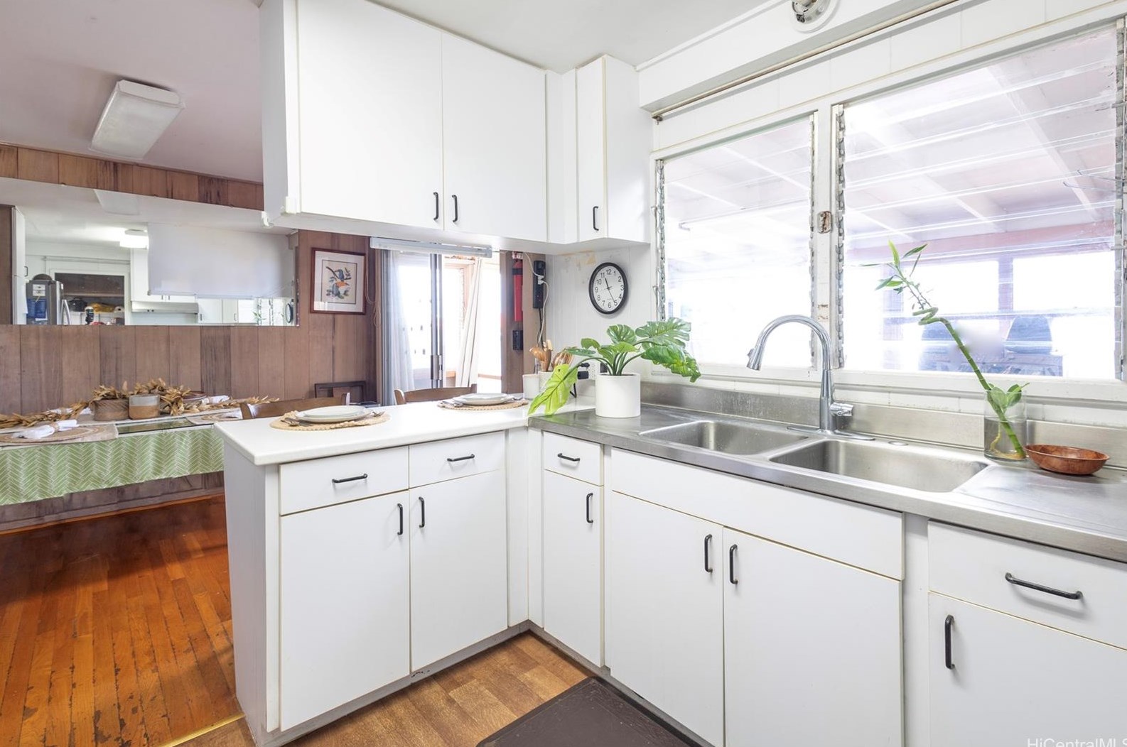 1553 Kalauipo St, Pearl City, HI 96782-2035