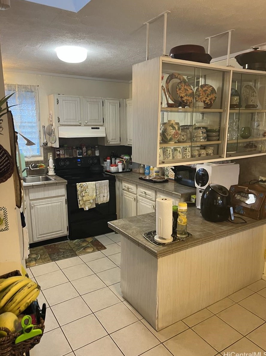 552 Halela St, Kailua, HI 96734-2565