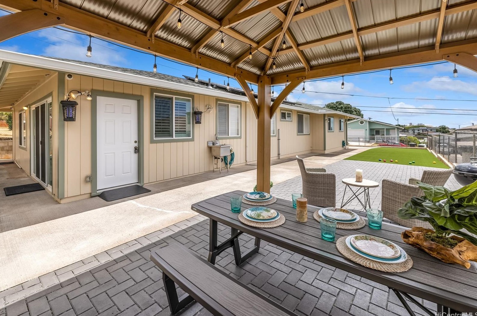 1556 Noelani St, Pearl City, HI 96782-2067