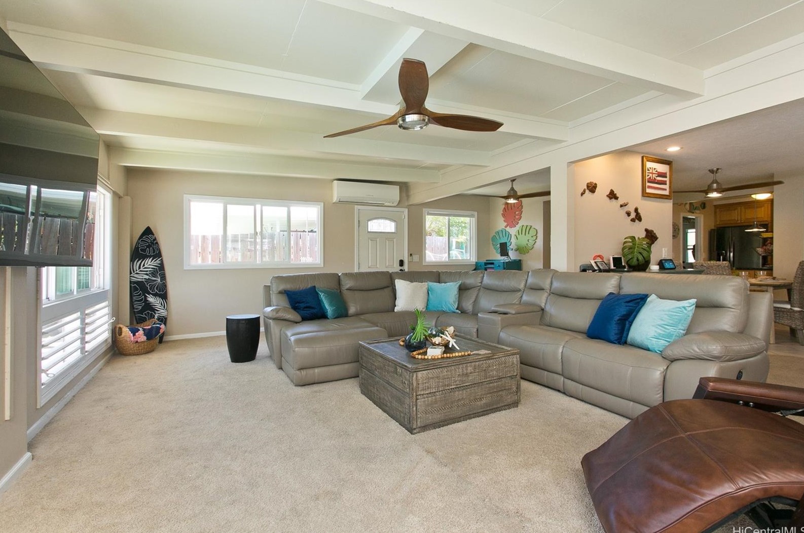 1221 Akamai St, Kailua, HI 96734-4036