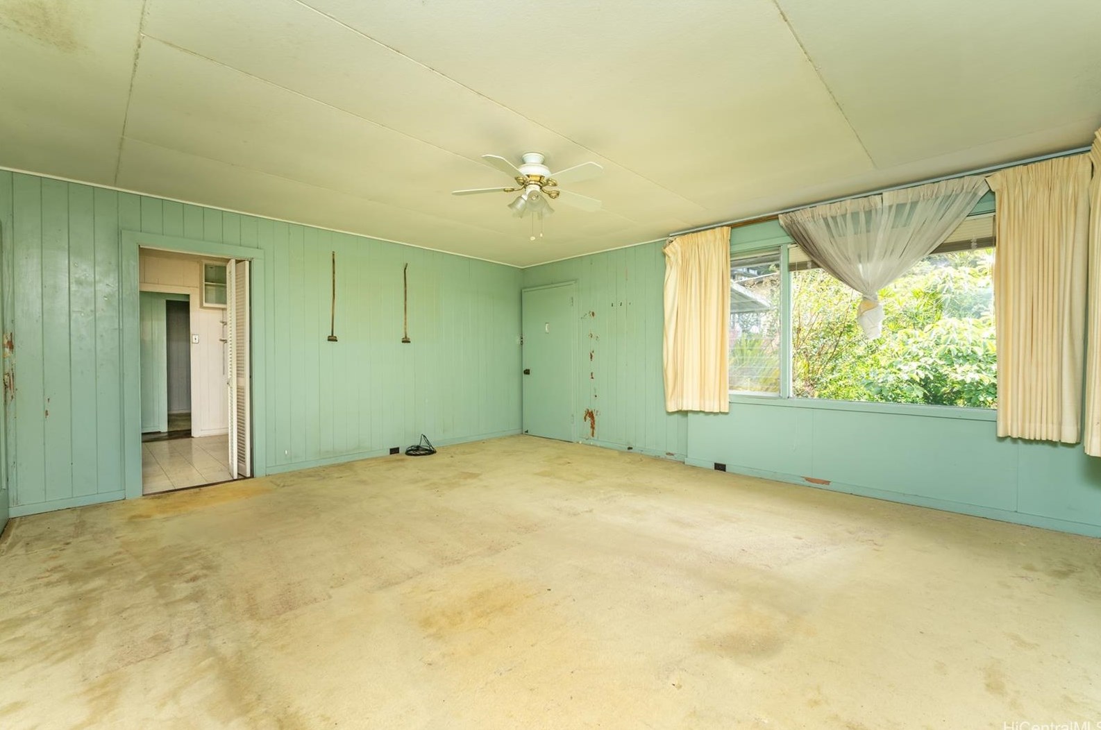 3169 Beaumont Woods Pl, Honolulu, HI 96822