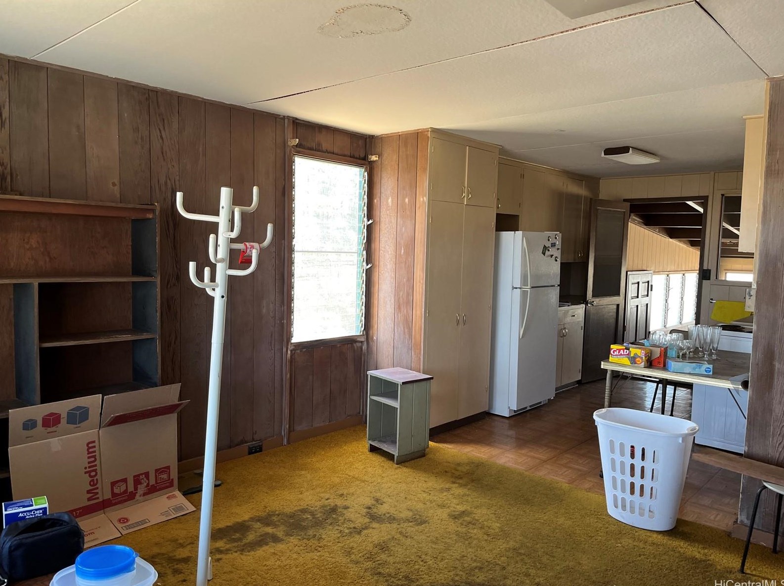 941093 Awanani St, Waipahu, HI 96797-3246
