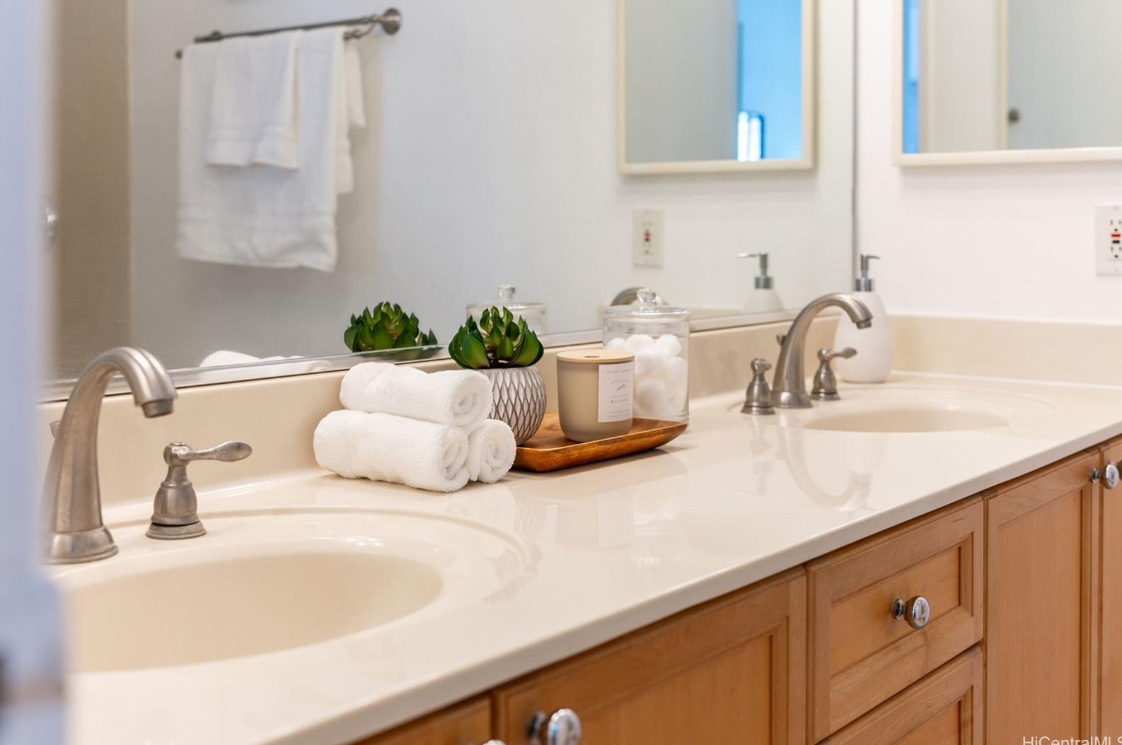 94-1066 Mauele St, Waipahu HI  96797-5817 exterior