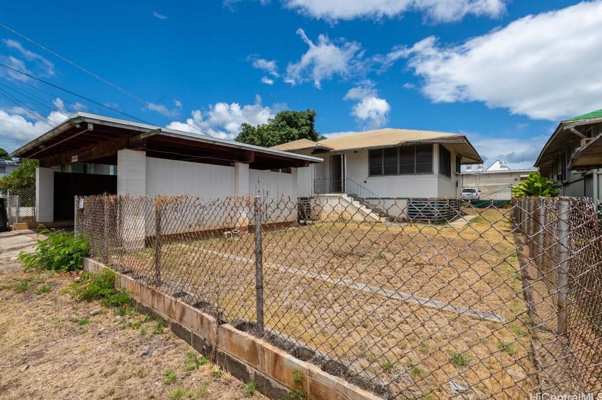 98-253 Kaulike Dr, Pearl City, HI 96782-3226