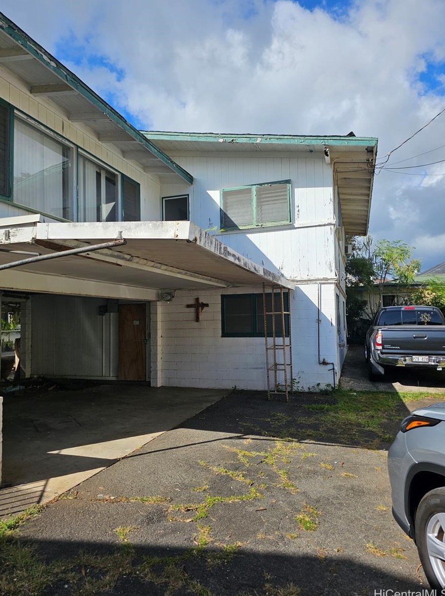 2336 Kahauiki St, Honolulu, HI 96819-2423