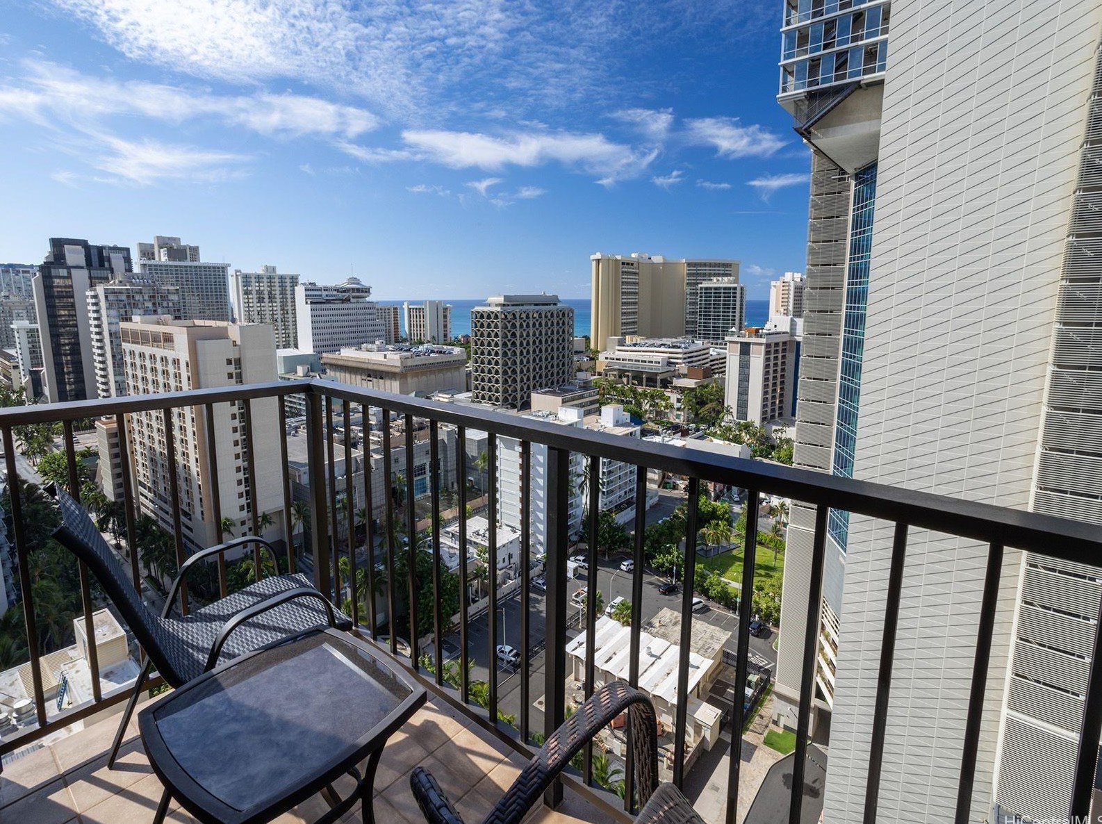 2140 Kuhio Ave #2102, Honolulu, HI 96815