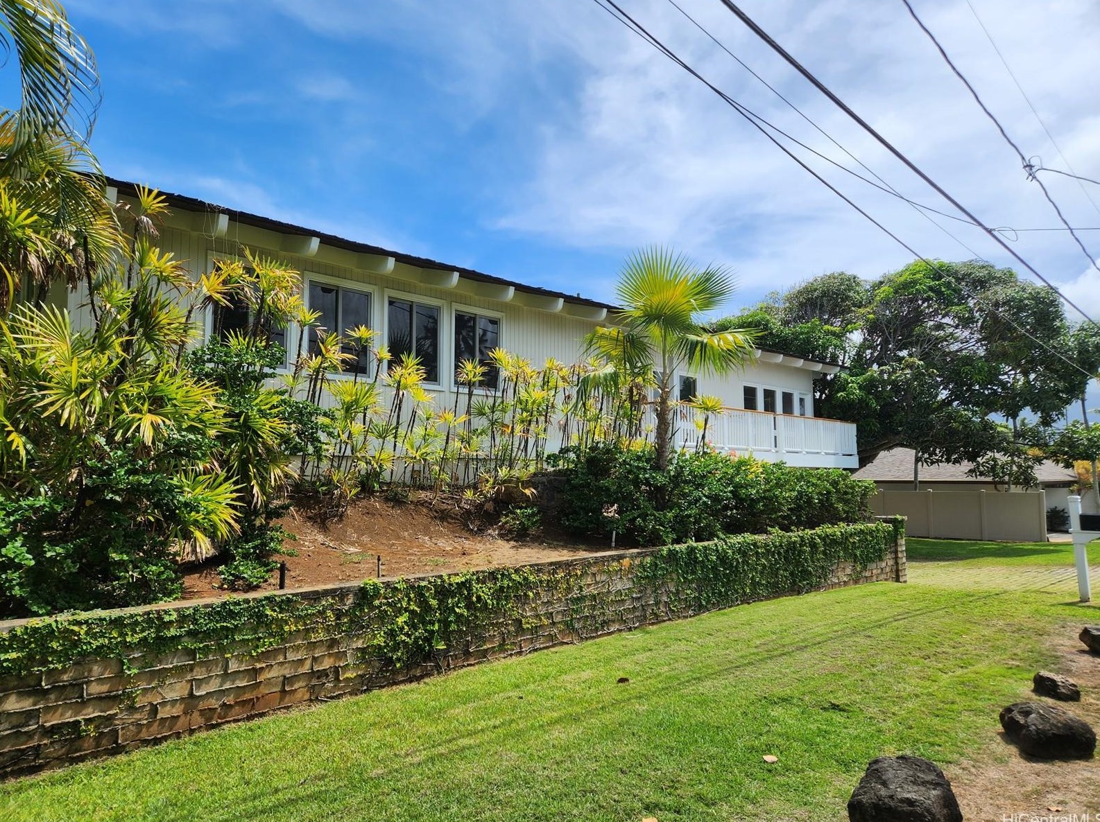 18 Kaapuni Dr, Kailua, HI 96734-2322
