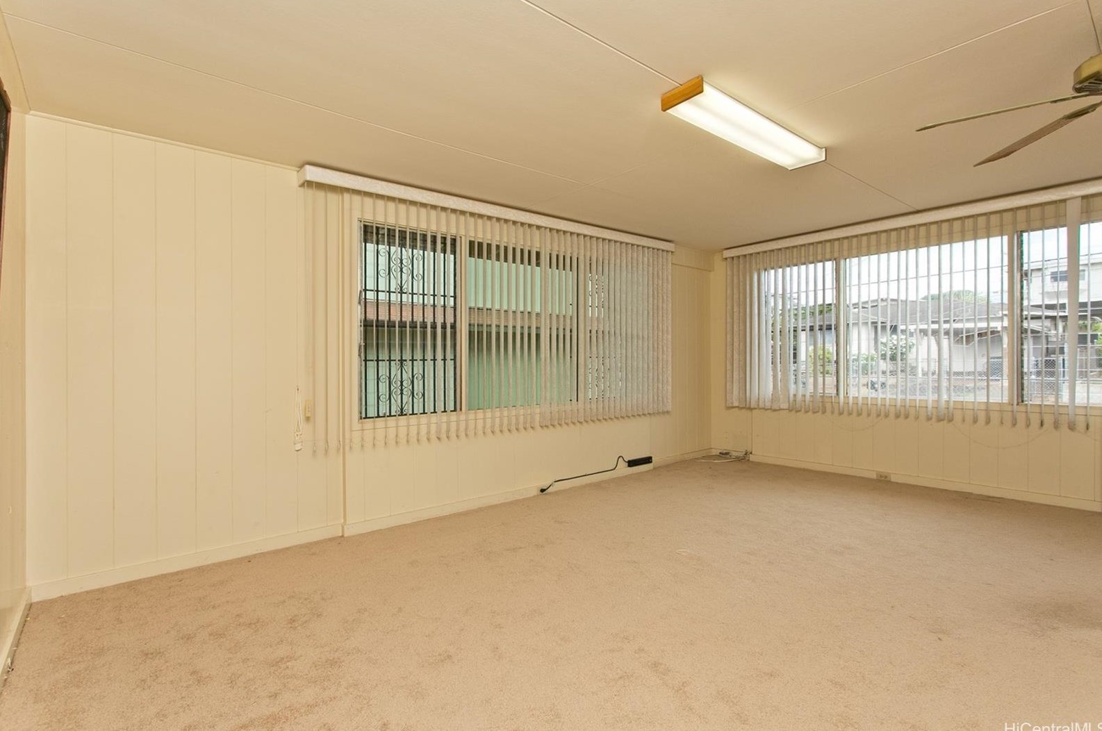 1396 Hoohui St, Pearl City, HI 96782-2904