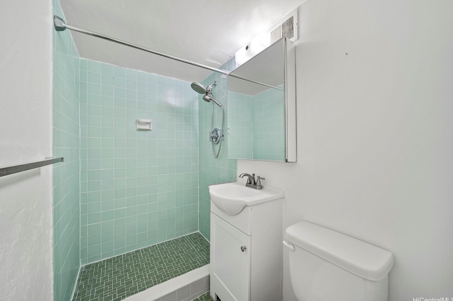 445 Kaiolu St, Honolulu HI 96815-2276 exterior