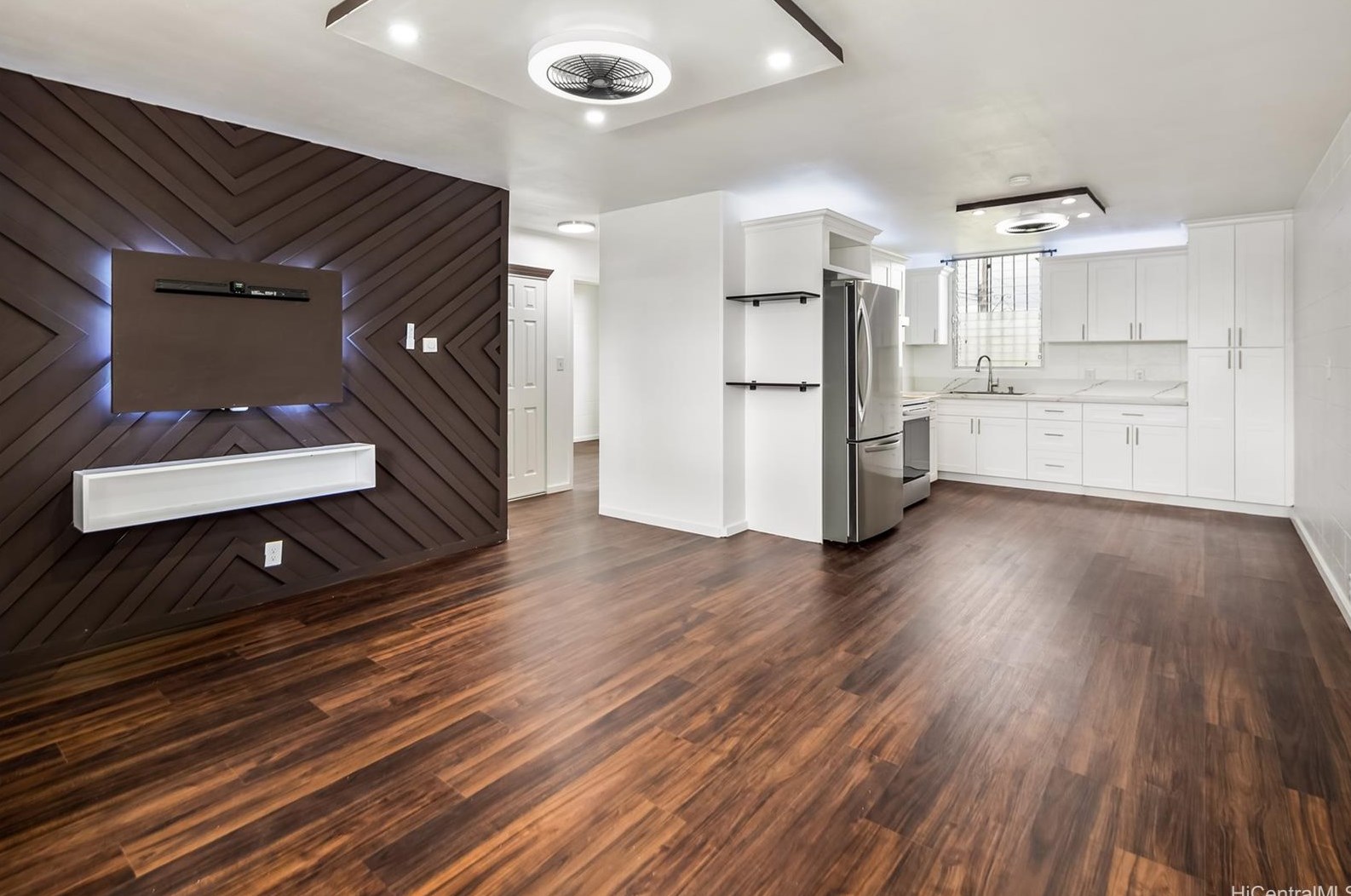 94-049 Waipahu St #101, Waipahu, HI 96797