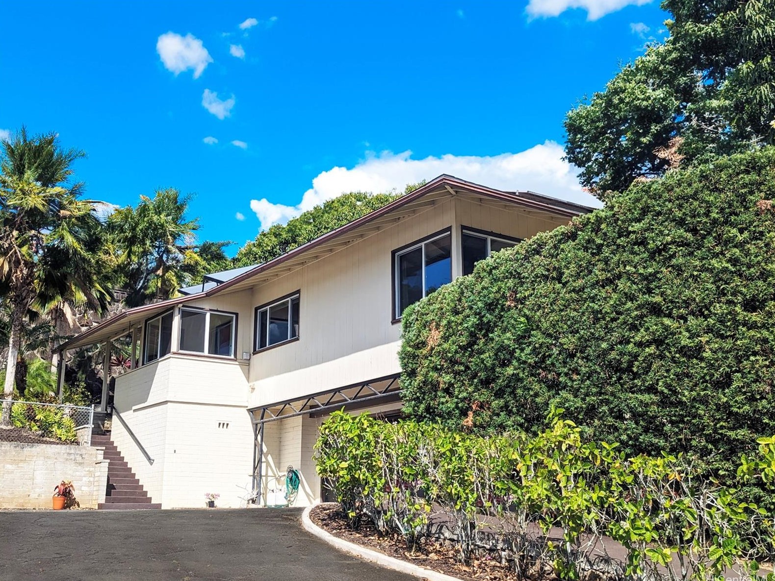 2034 Manoa Rd, Honolulu, HI 96822