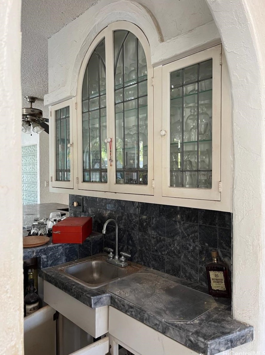 990 Apokula Pl, Kailua, HI 96734-3610