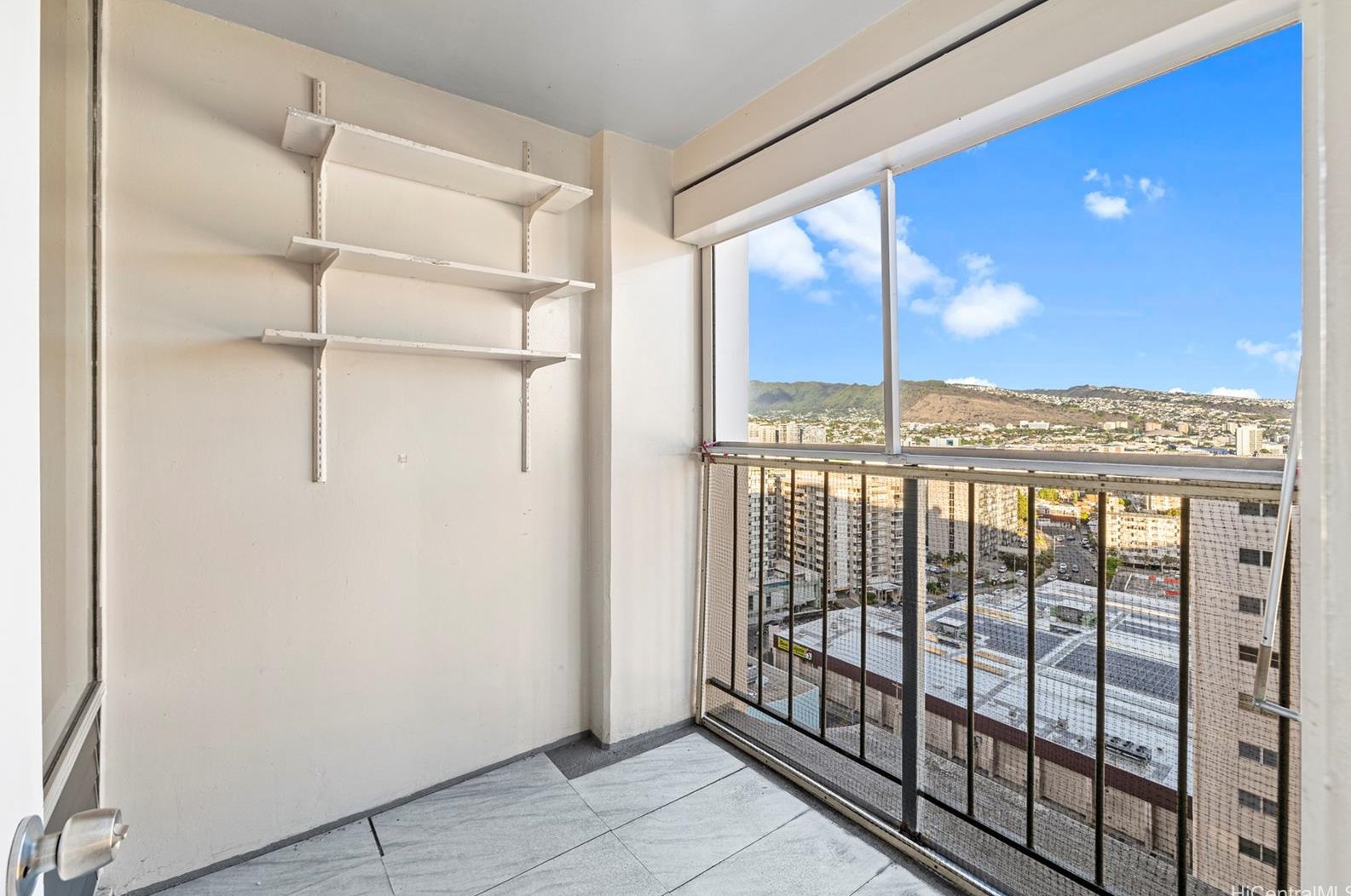 747 Amana St #2009, Honolulu, HI 96814