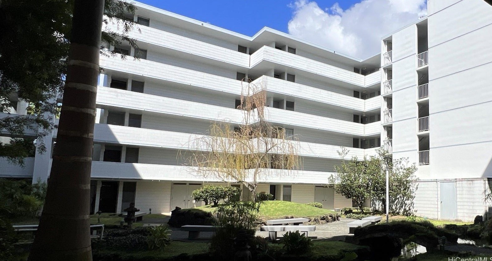 647 Kunawai Ln #b104, Honolulu, HI 96817