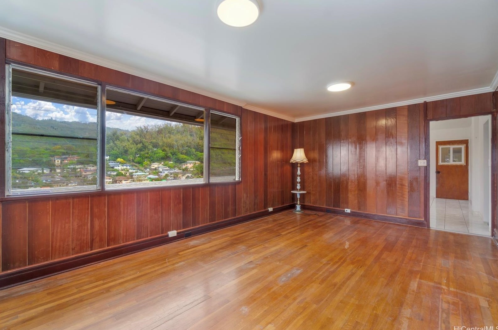 1560 Violet St, Honolulu, HI 96819
