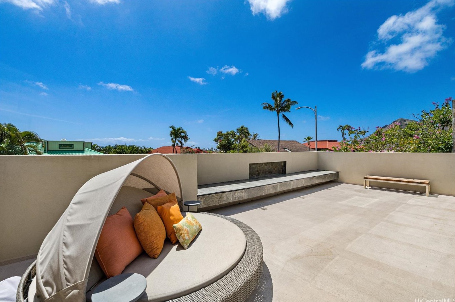 1090 Kahului St, Honolulu HI  96825-2920 exterior