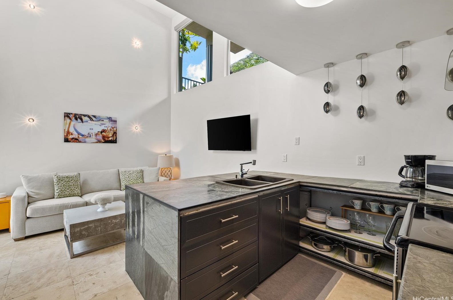 1090 Kahului St, Honolulu HI  96825-2920 exterior